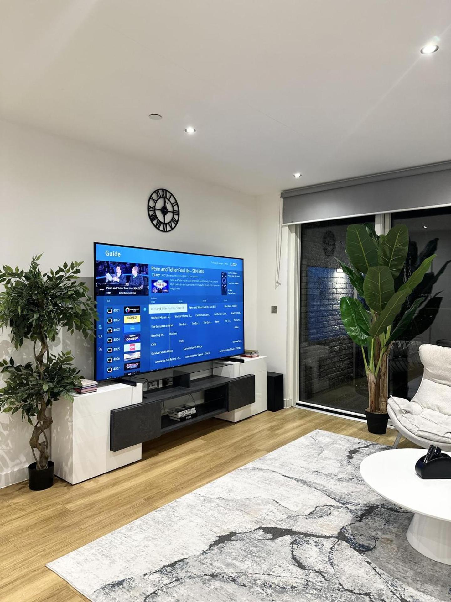 Beautiful 2-bed High Rise In Royal Wharf Appartement *