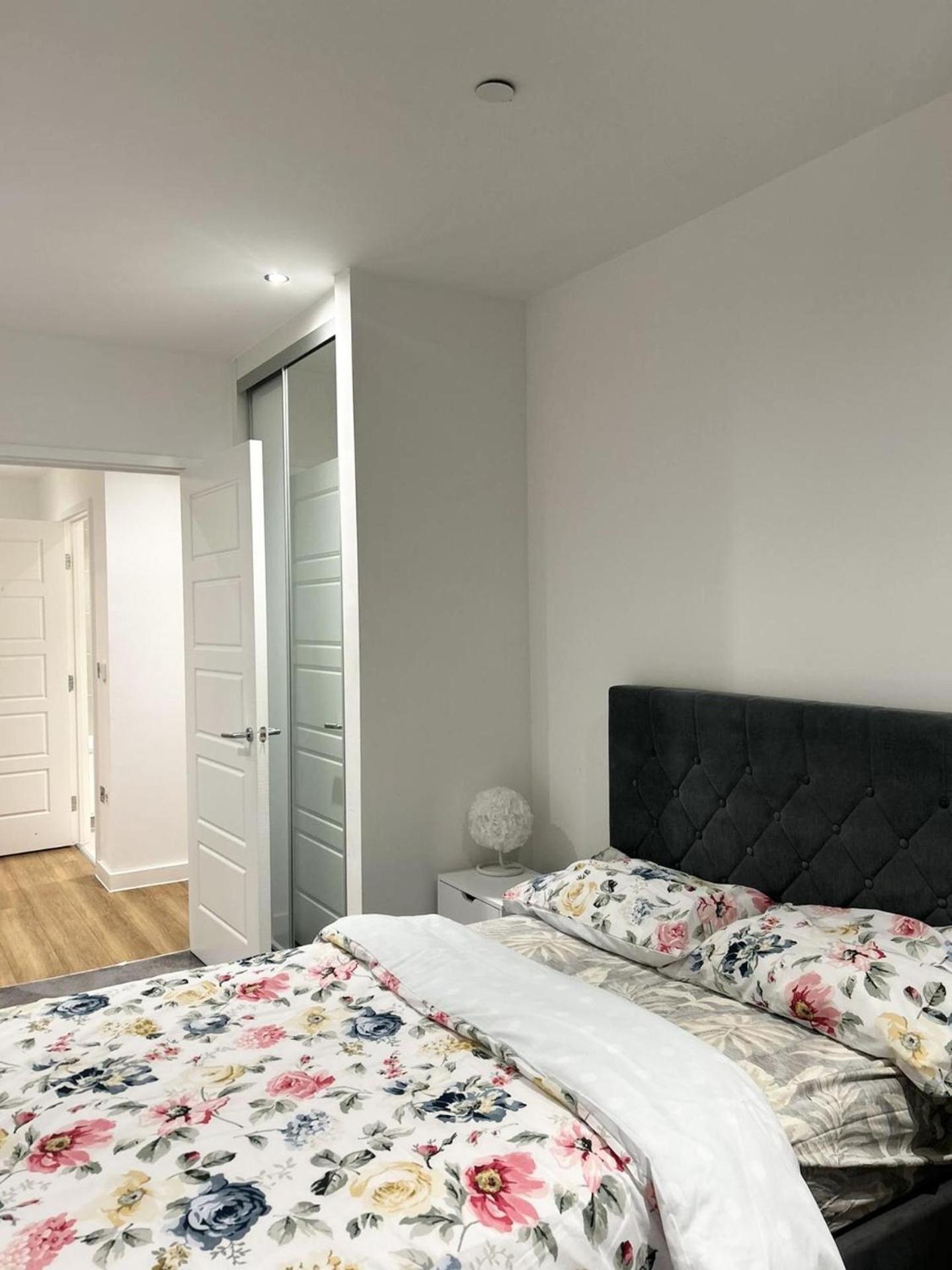Beautiful 2-bed High Rise In Royal Wharf Appartement *