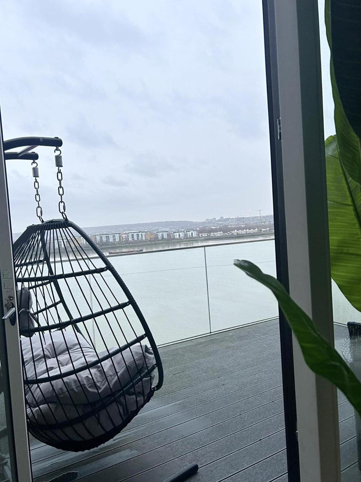 Beautiful 2-bed High Rise In Royal Wharf Appartement Londres