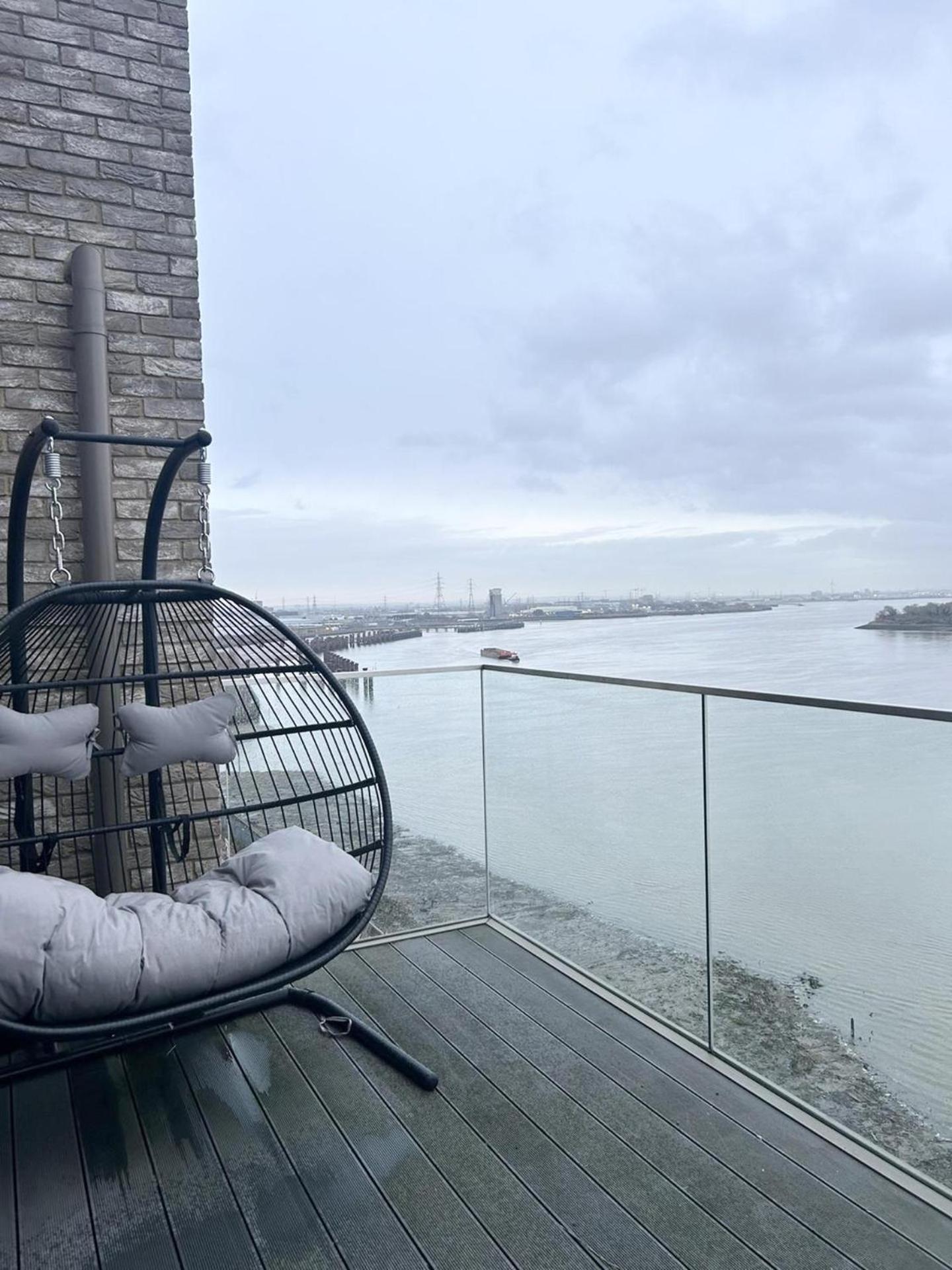Appartement Beautiful 2-bed High Rise In Royal Wharf