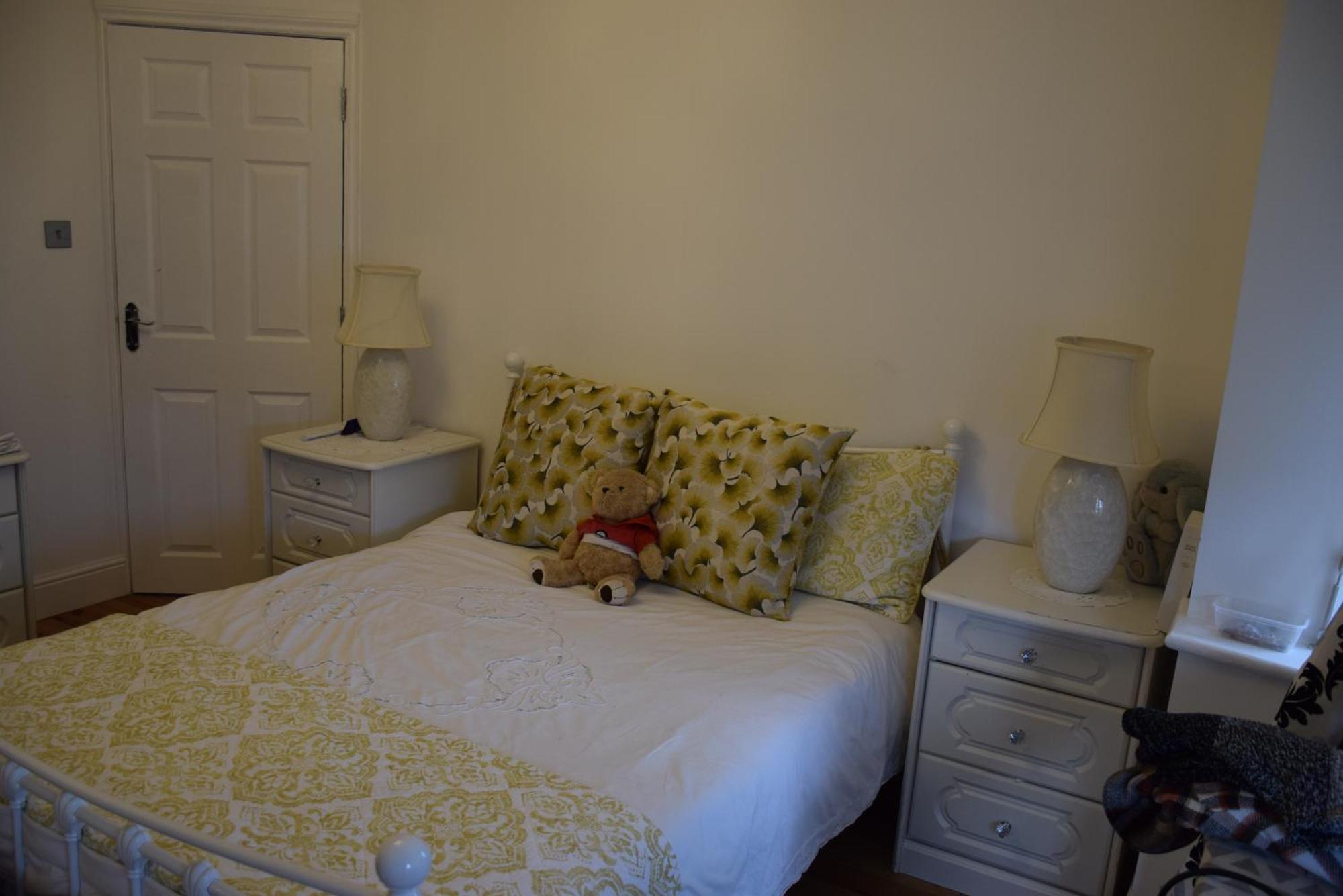 Four Bedroom House Chandos Road Londres