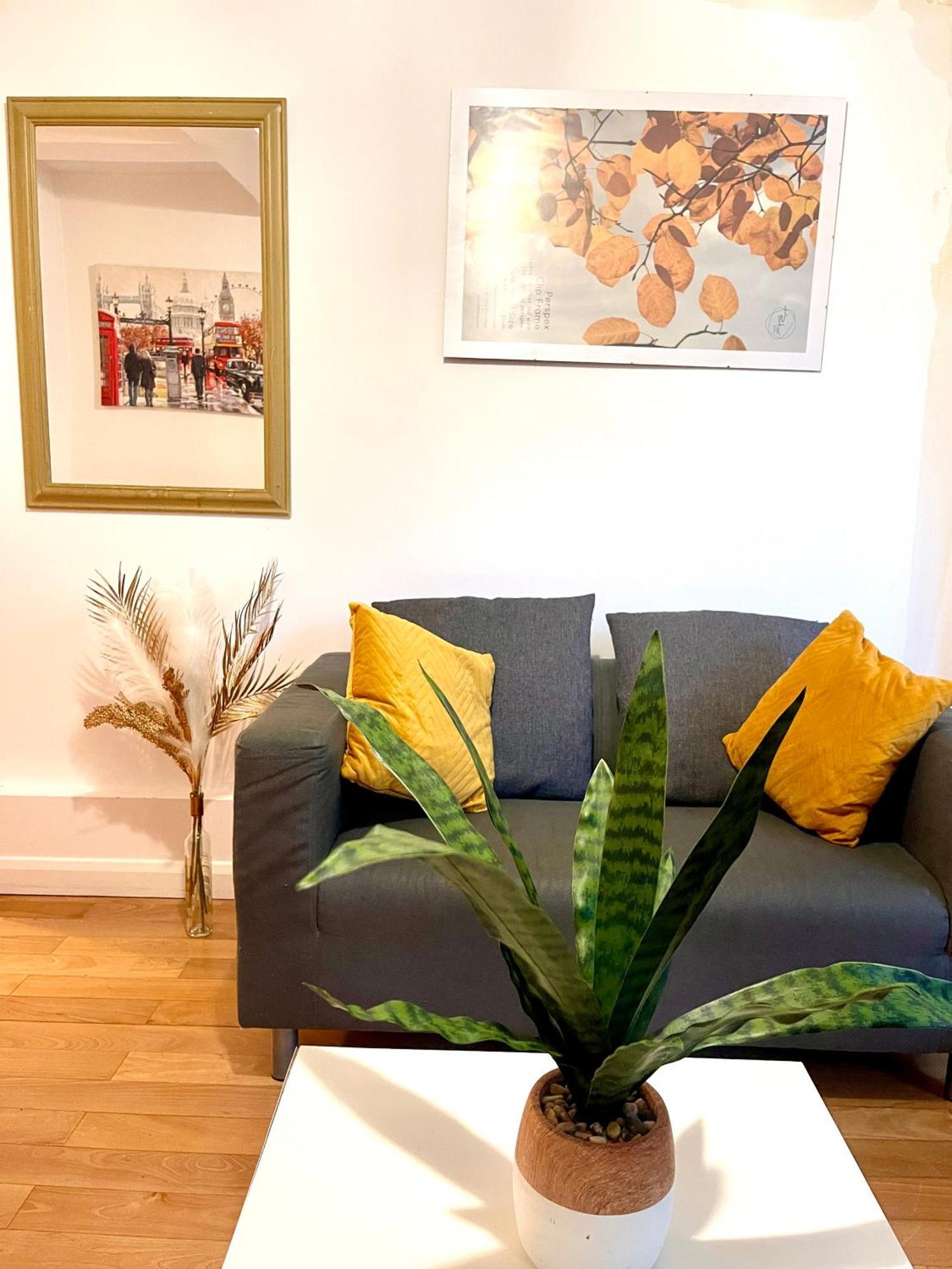 2 Bed Flat Near To Bridge Apartamento