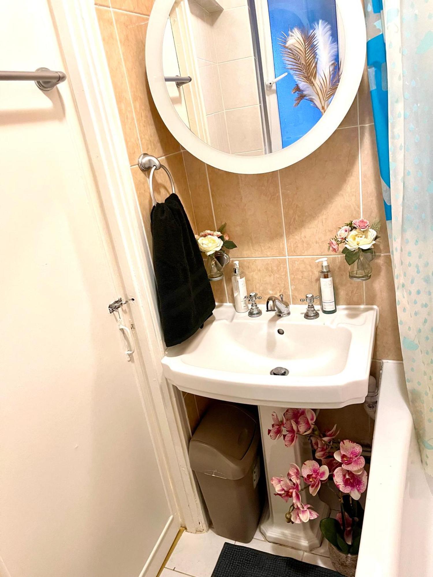 2 Bed Flat Near To Bridge * Londres