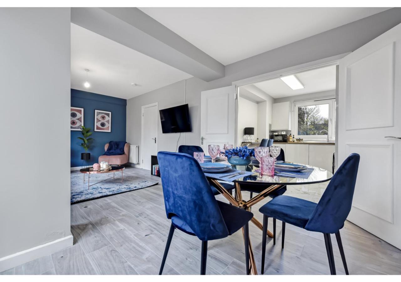 Lovely 4 Bedroom With Outdoor Space! * Londen