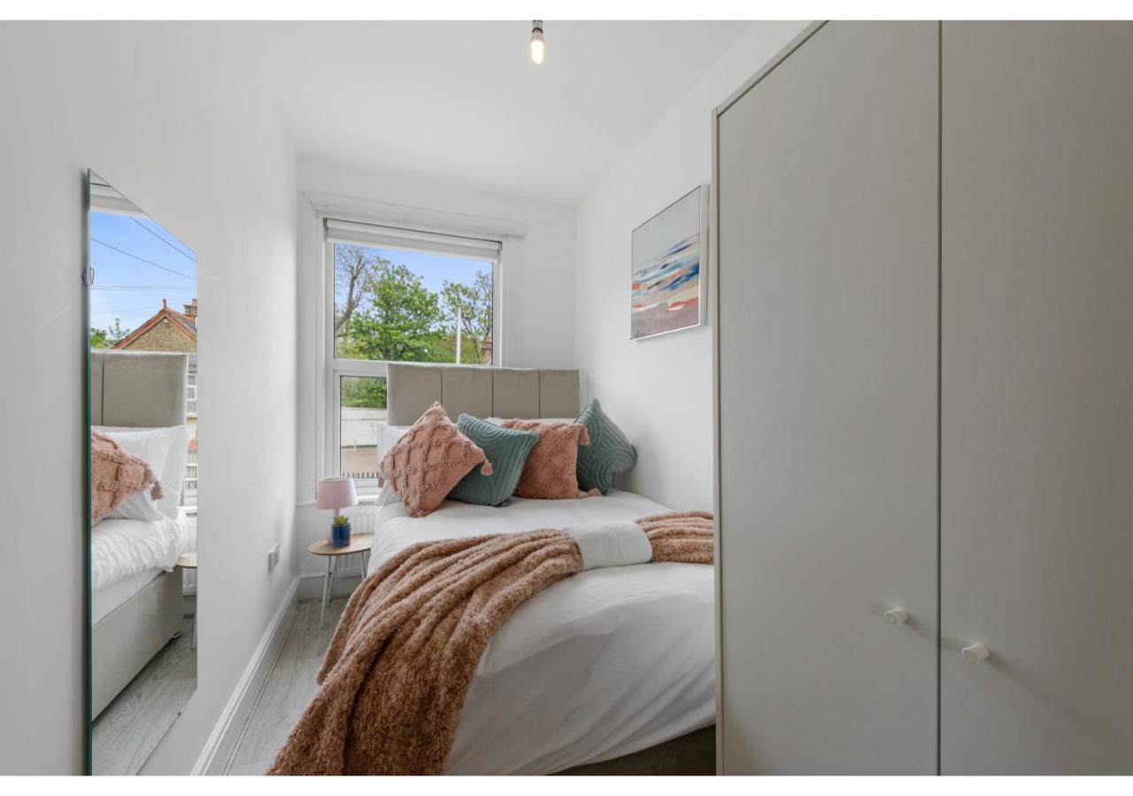 Serenity, Scenery, Shopping, & Sports Apartamento