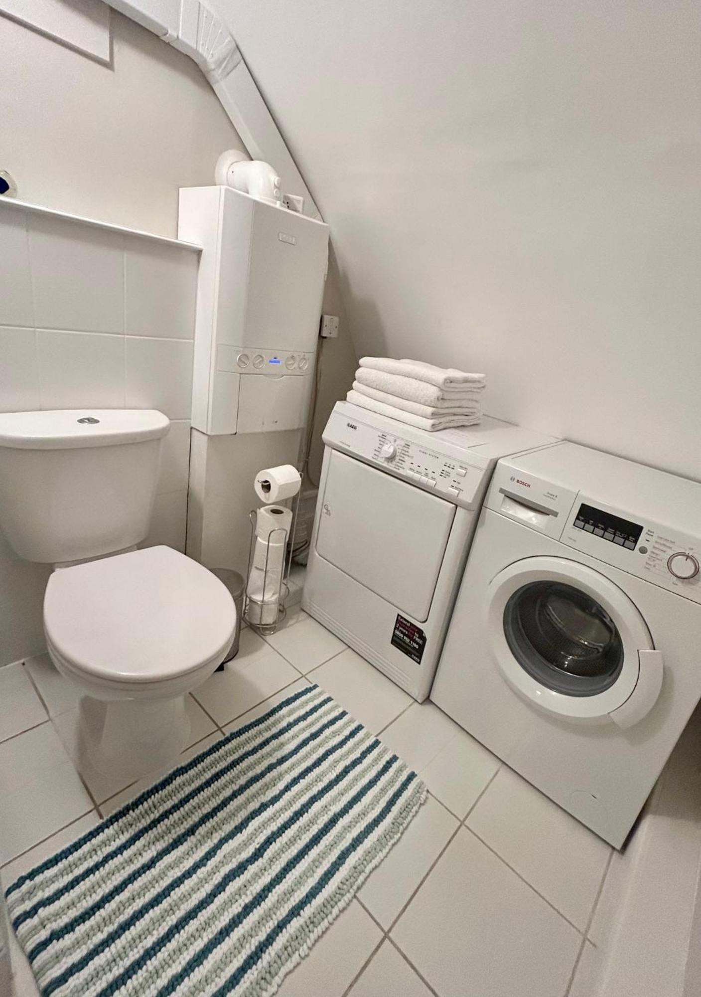 Spacious Comfortable Flat With Free Parking In East Finchley, Muswell Hill & Close To Alexandra Palace