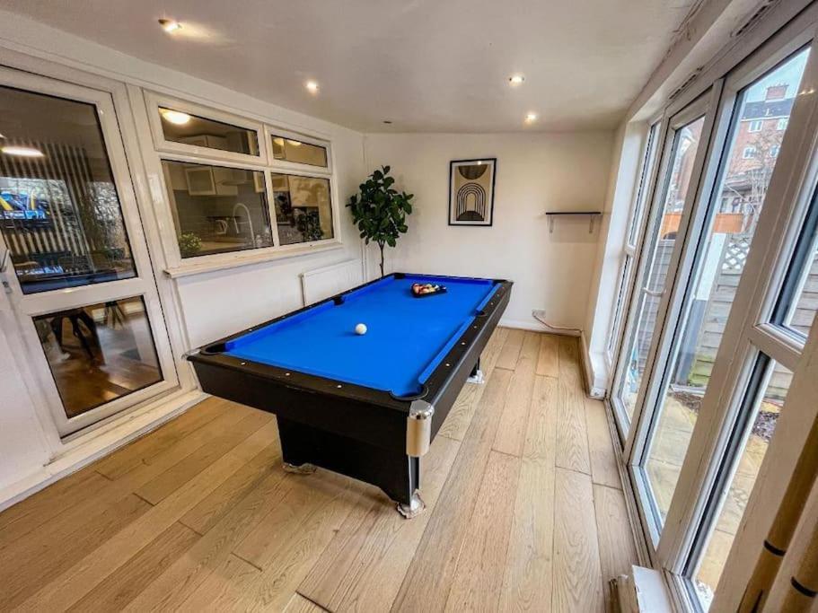 East Townhouse By Harlington * Londres