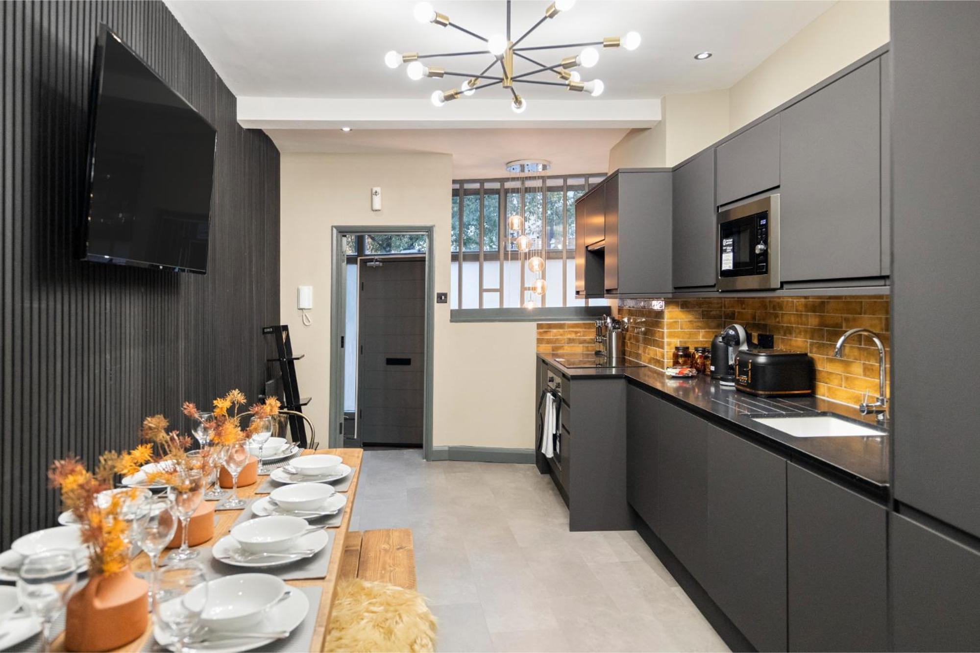 Modern & Funky 3-br Duplex With Games & Sauna