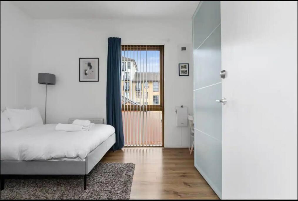Luxury Modern Flat Near Excel, 02 & Canary Wharf