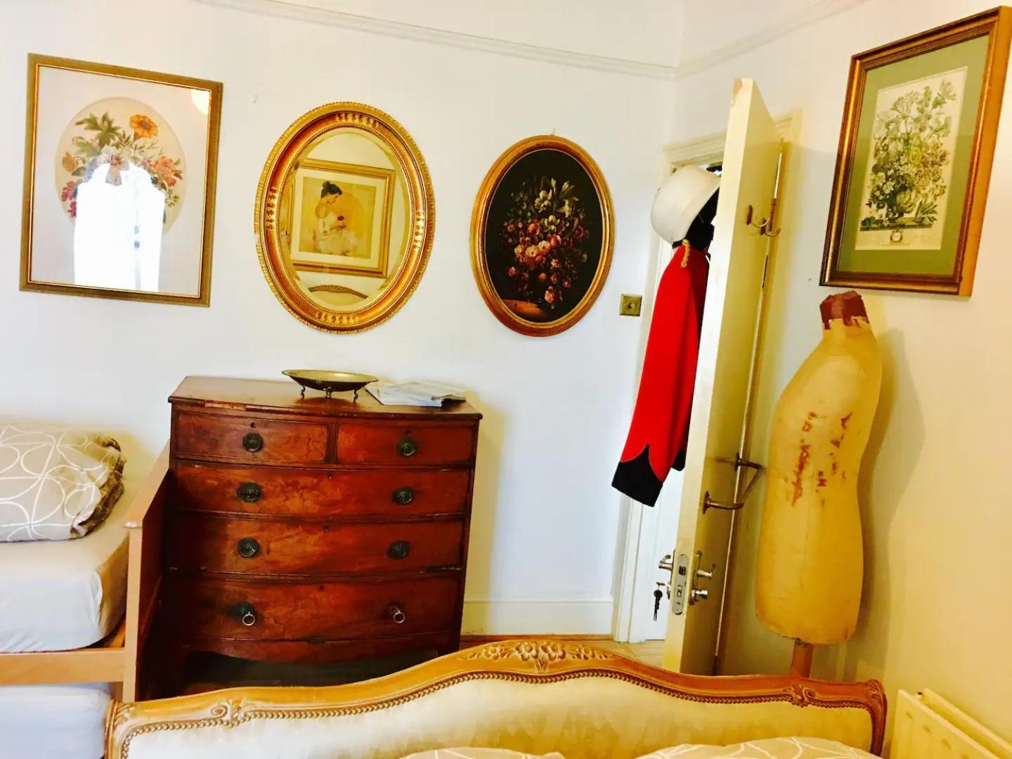 Quality And Very Good Value Private In Close To Notting Hill Zone 2 Guest house London