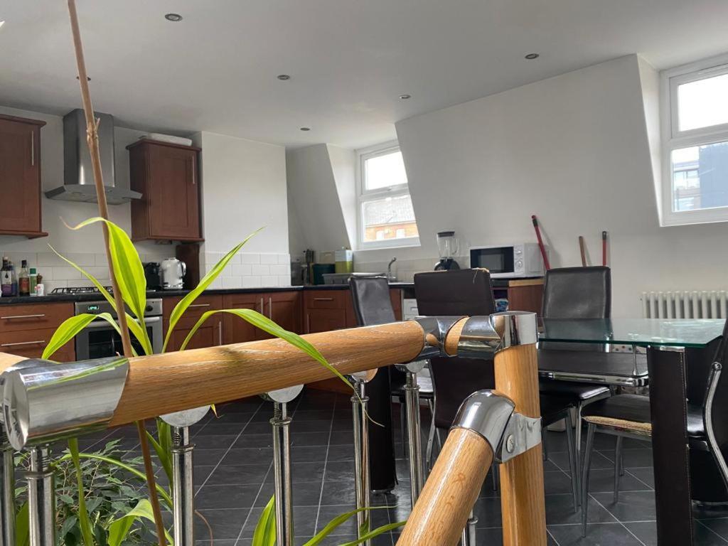 Gorgeous Hammersmith Home. Sleeps 6. Tube 5 Mins! Londen