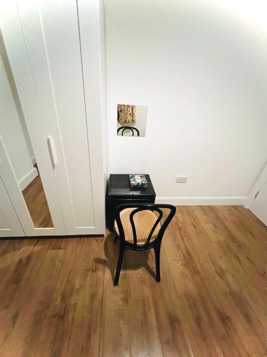 Double Bed Large King Size In Beautiful Flat R 02 Guest house *