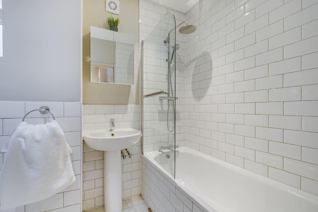 Chic 3 Bedroom Brixtonclapham Near Tube Appartement Londen