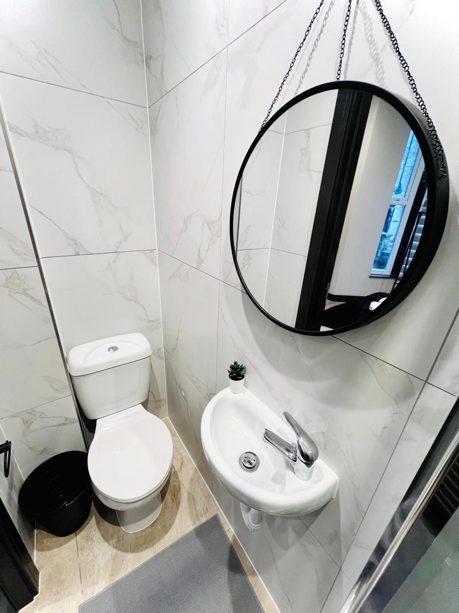 72 Charm Great Location Ii Guest house London