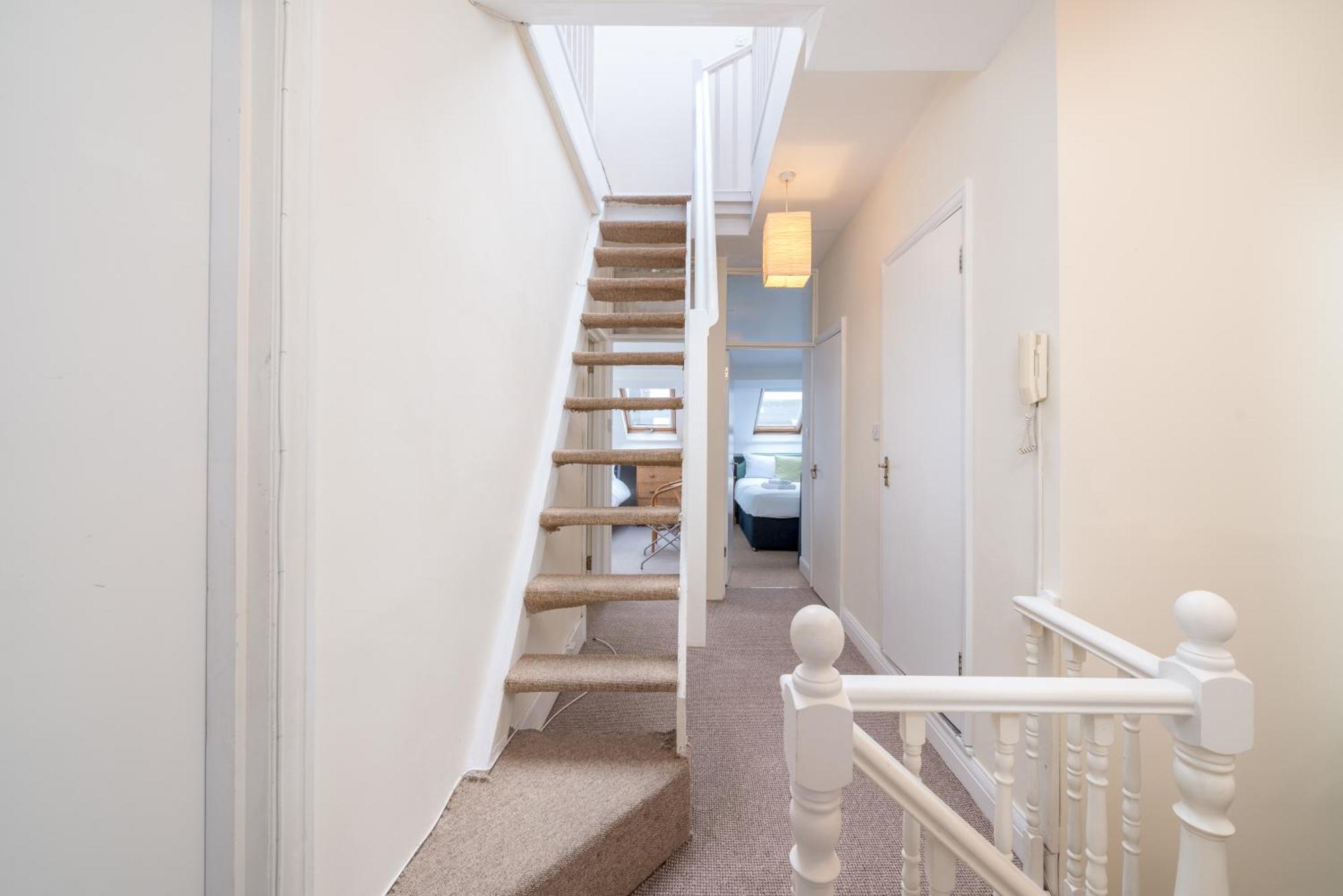 Cozy Maisonette Near Abbey Road