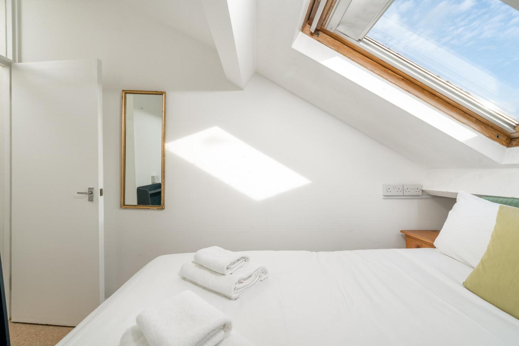 Cozy Maisonette Near Abbey Road