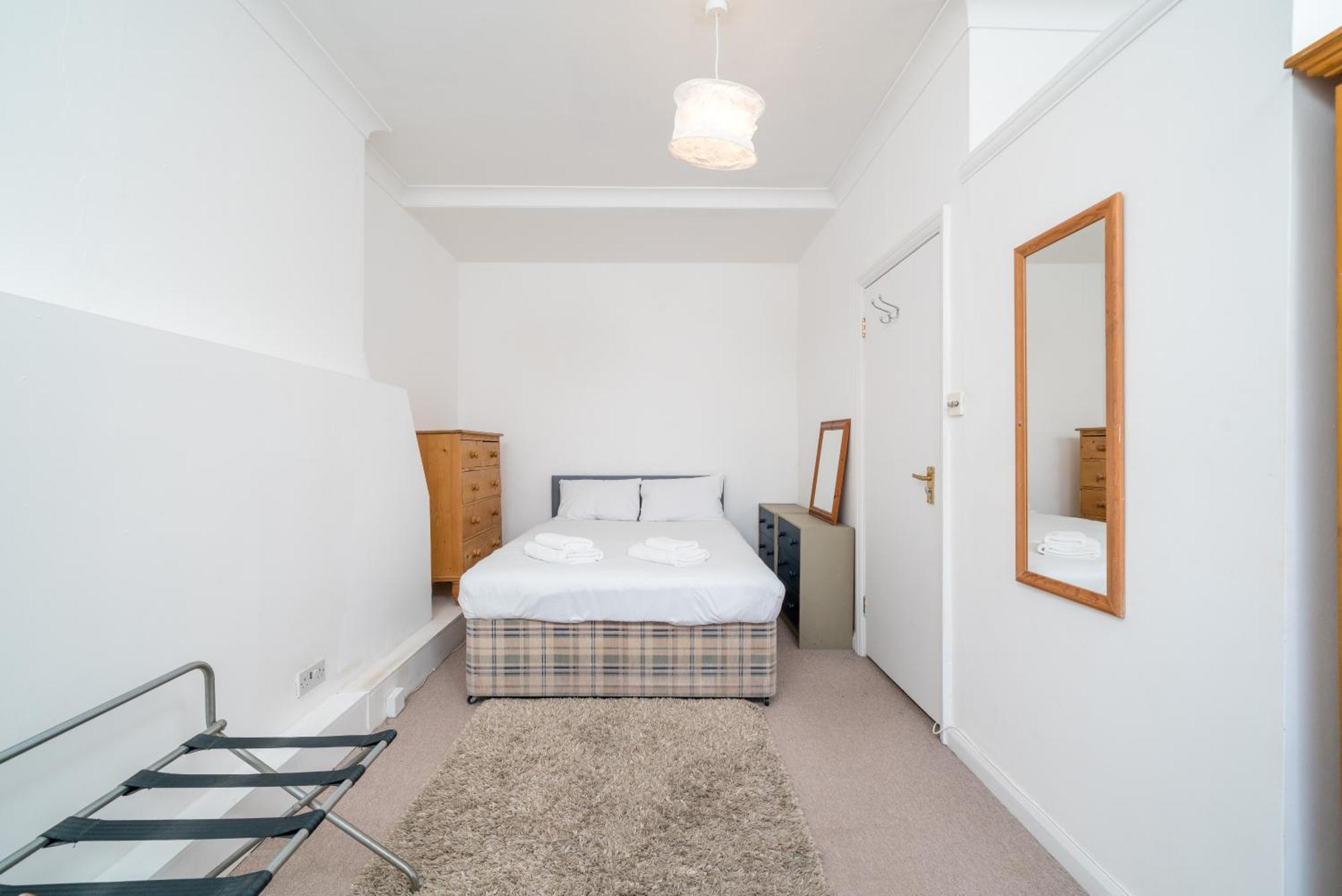 Cozy Maisonette Near Abbey Road Apartment *