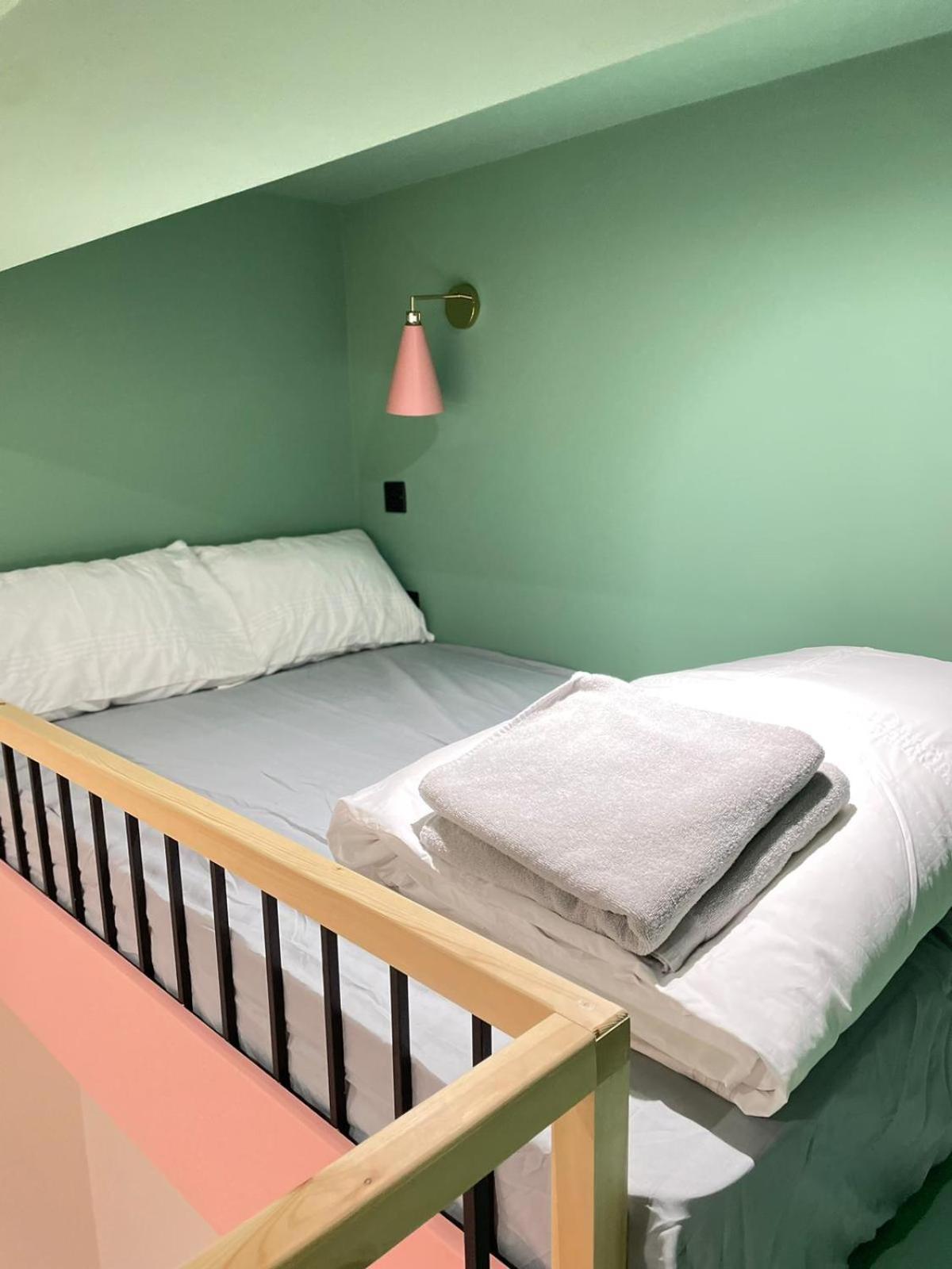 Guest house Cozy En-suite Loft In Trendy Local *