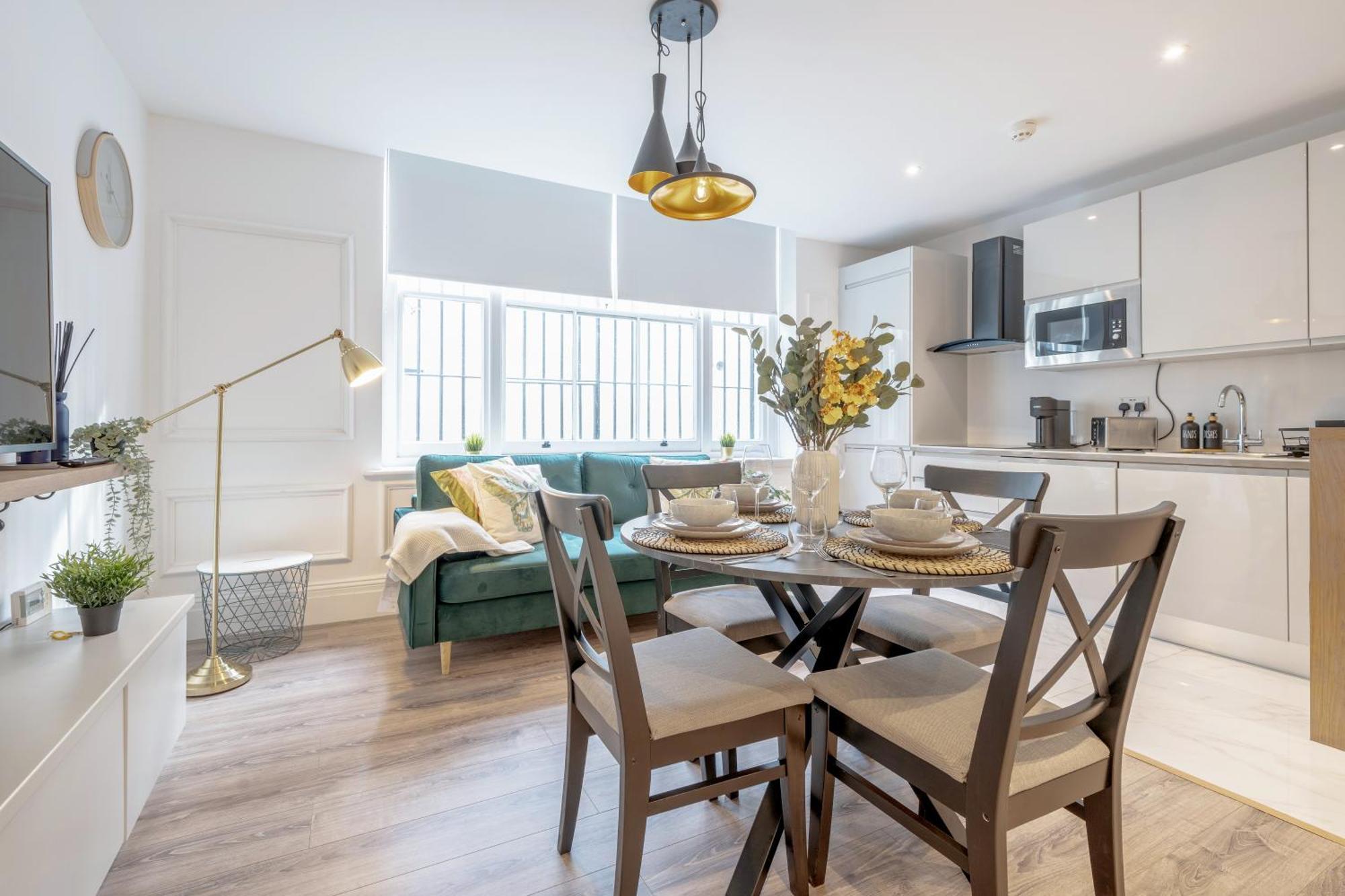 Hyde Park 2bedrooms 1bath Apartment *