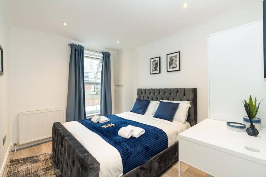 Stylish 2bed With Sky Window Apartment