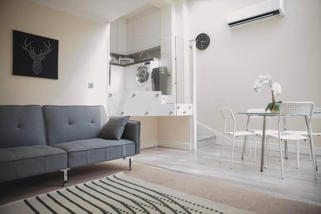 Apartment Stylish 2bed With Sky Window London