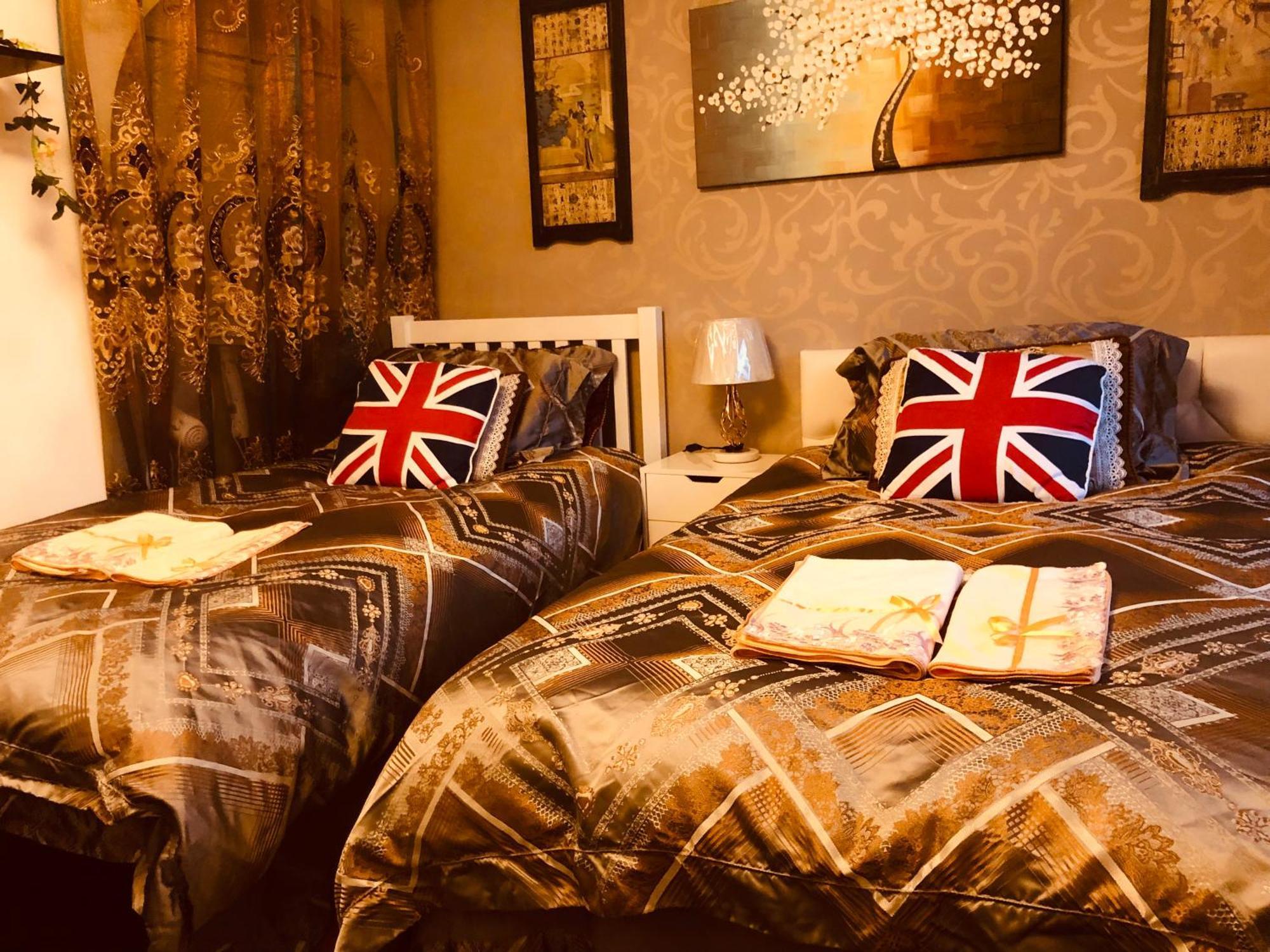 Cheerful 4 Bedroom House With Garden Free Parking Holiday home London