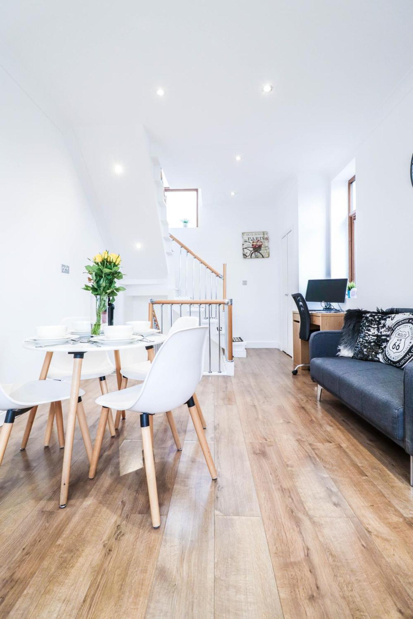 Stunning Split Level * London