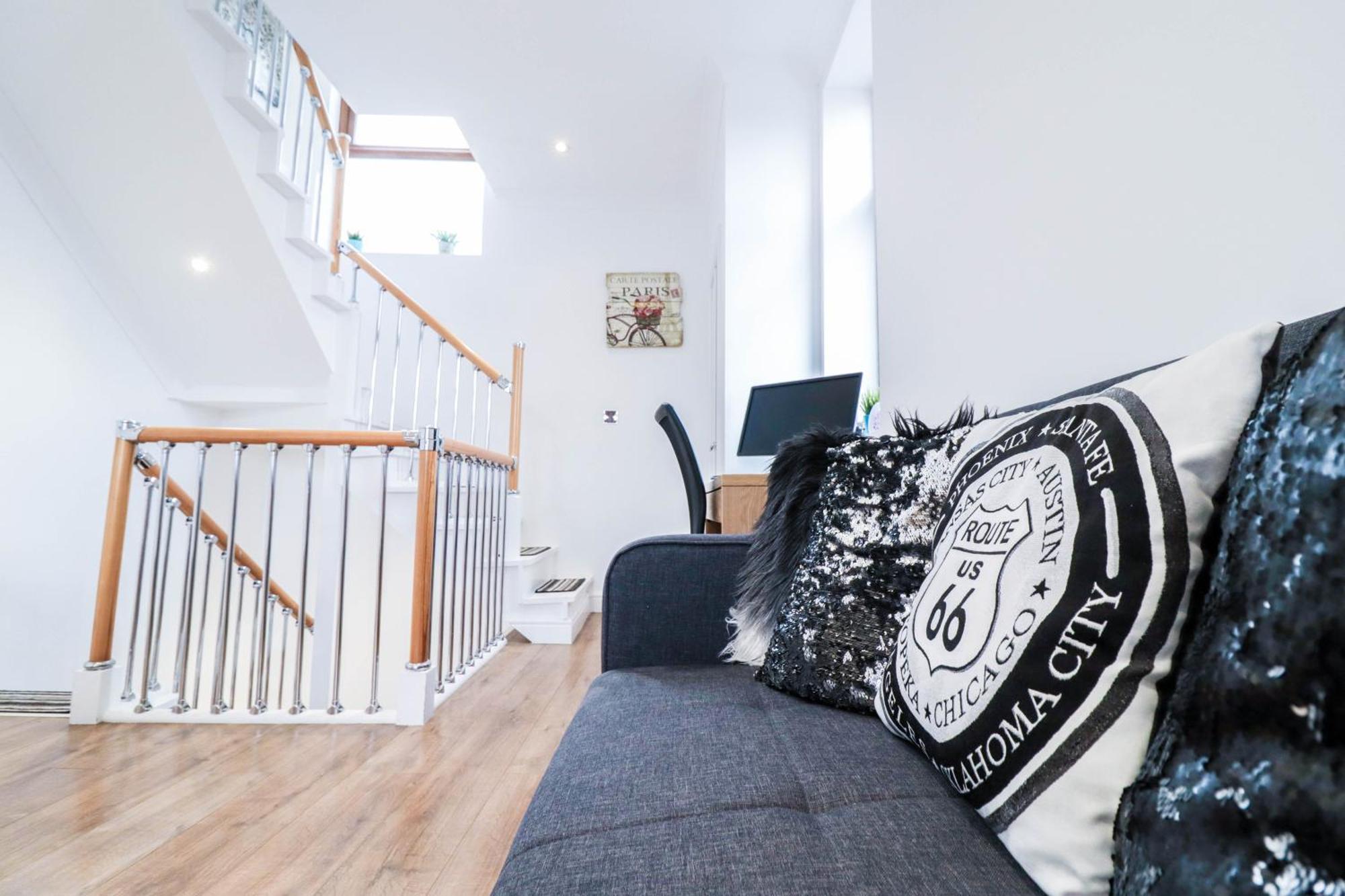 Apartment Stunning Split Level