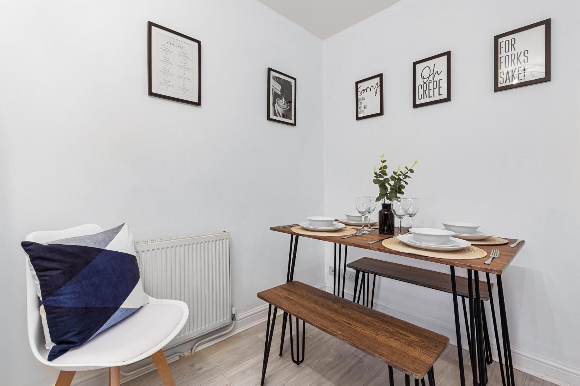 Central & Modern 1 Bed Apartment - 3Min To Train Station & Sleeps 4 - The Holloway Suite