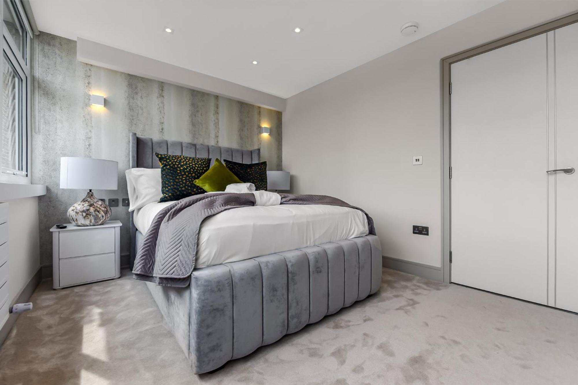 1 Bedroom Stylish In Webley Park *