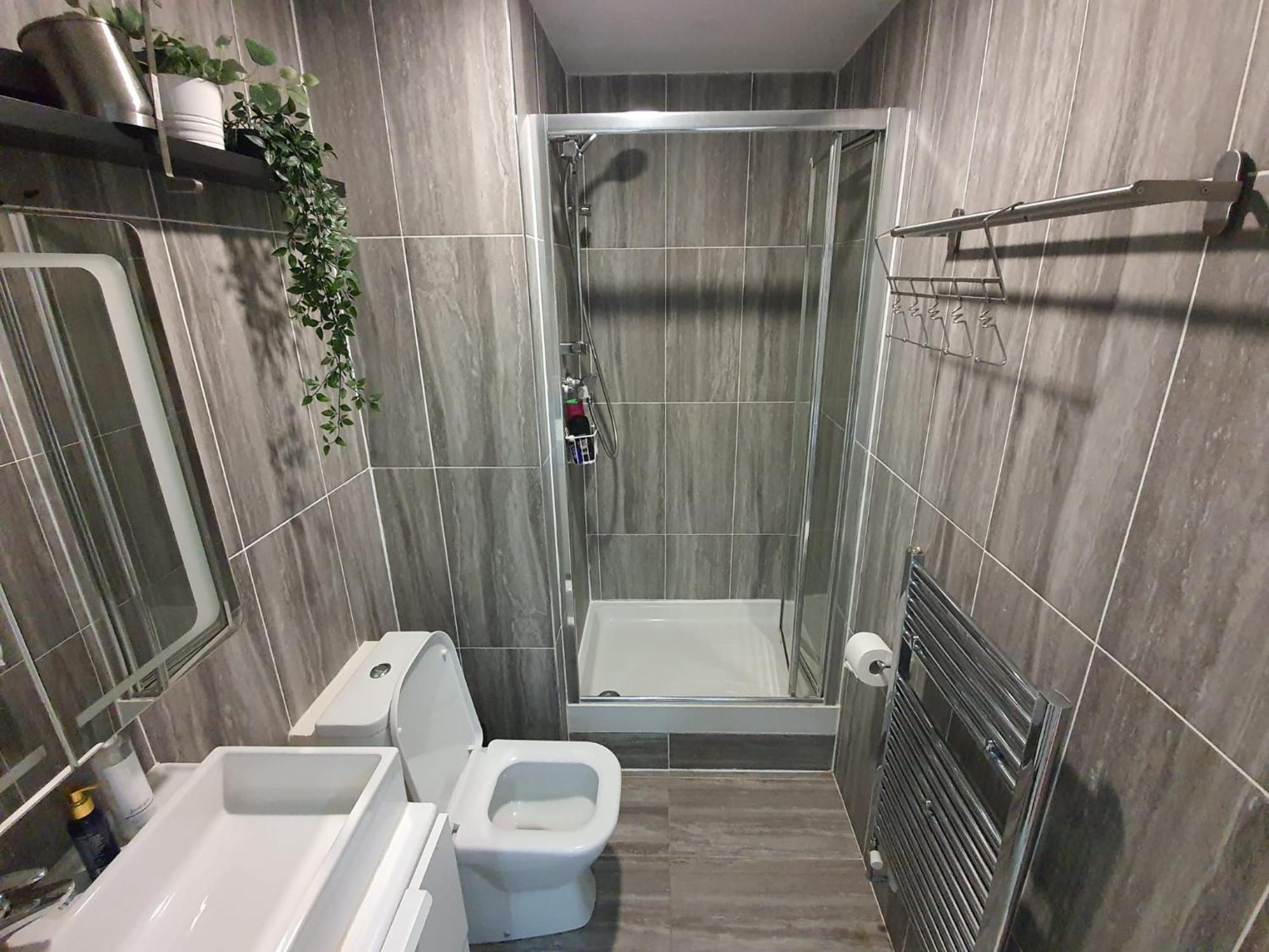 Wallwood Guest house London