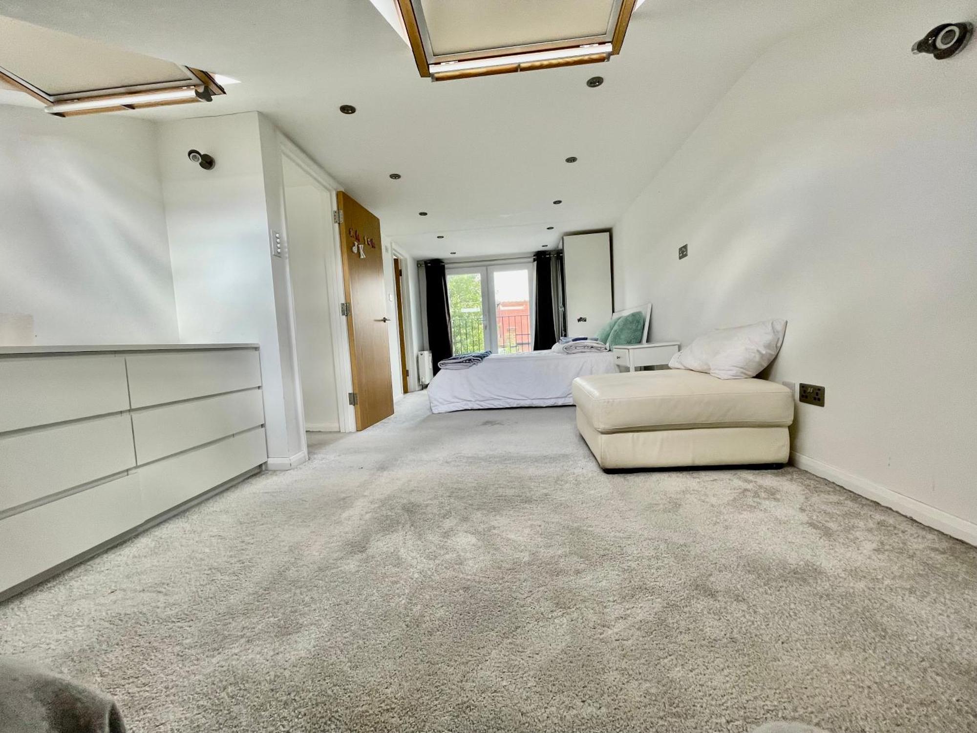 Luxe Quartet: Spacious 4-bed Retreat Near Elizabeth Line * Londres