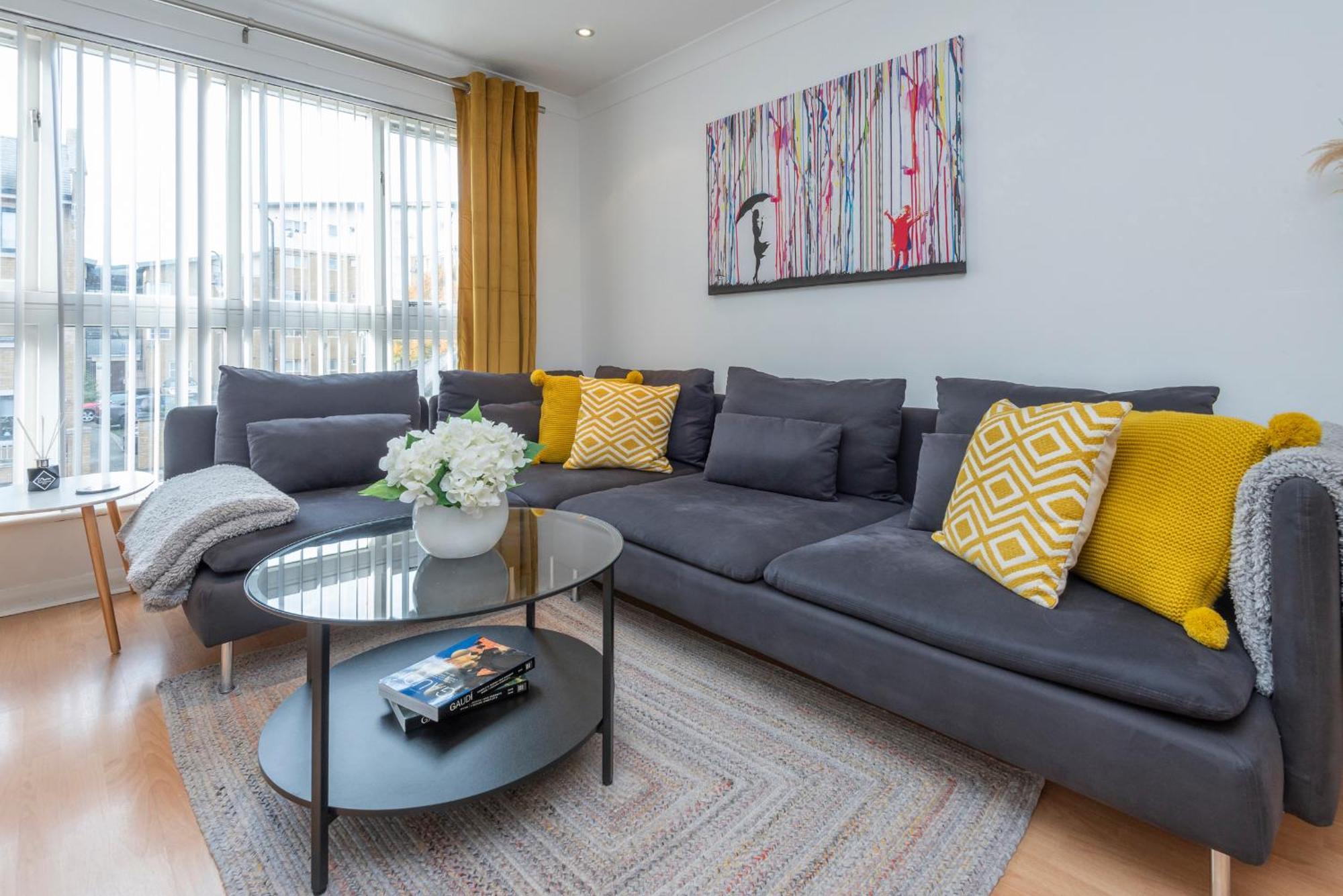 2 Bed Town House With Garden In Hackney, *