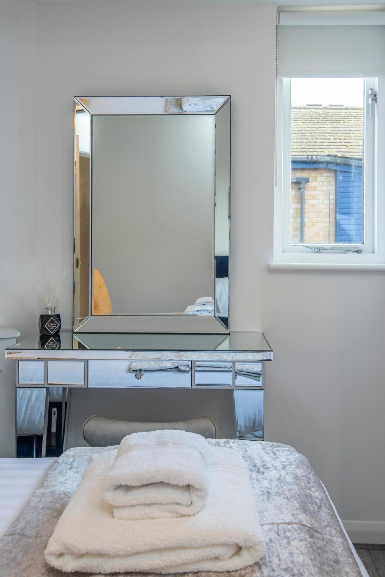 2 Bed Town House With Garden In Hackney, Apartamento *