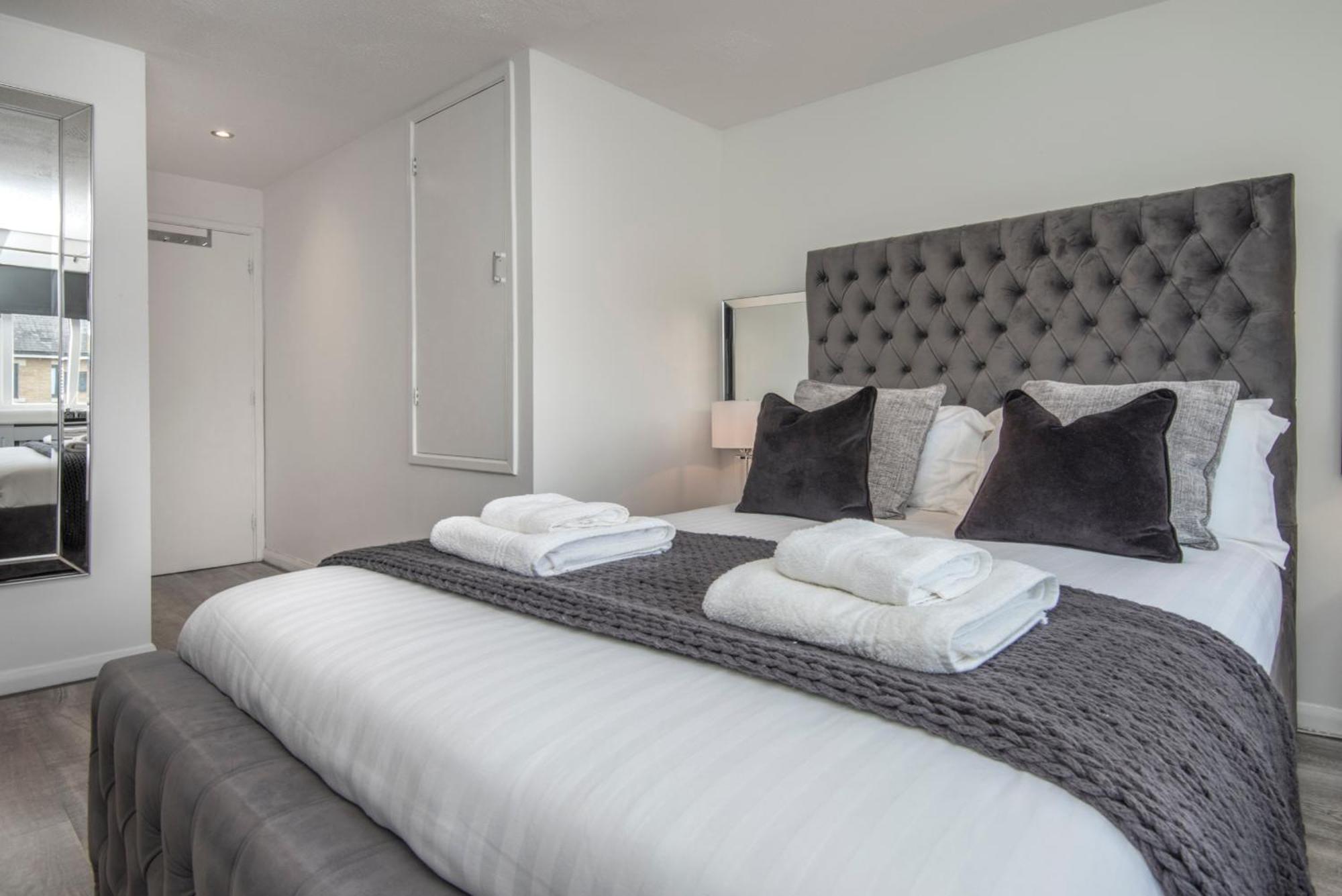 2 Bed Town House With Garden In Hackney,