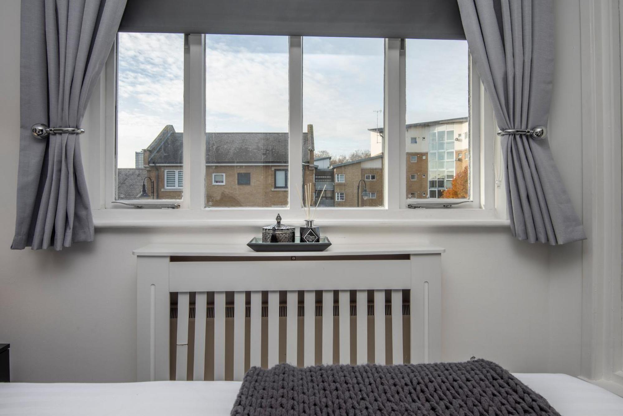 2 Bed Town House With Garden In Hackney, *