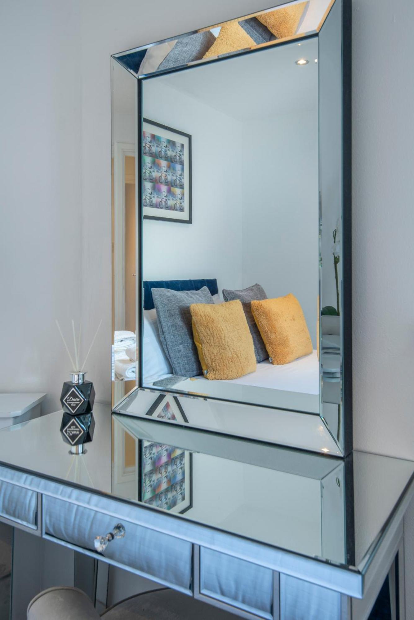 2 Bed Town House With Garden In Hackney,