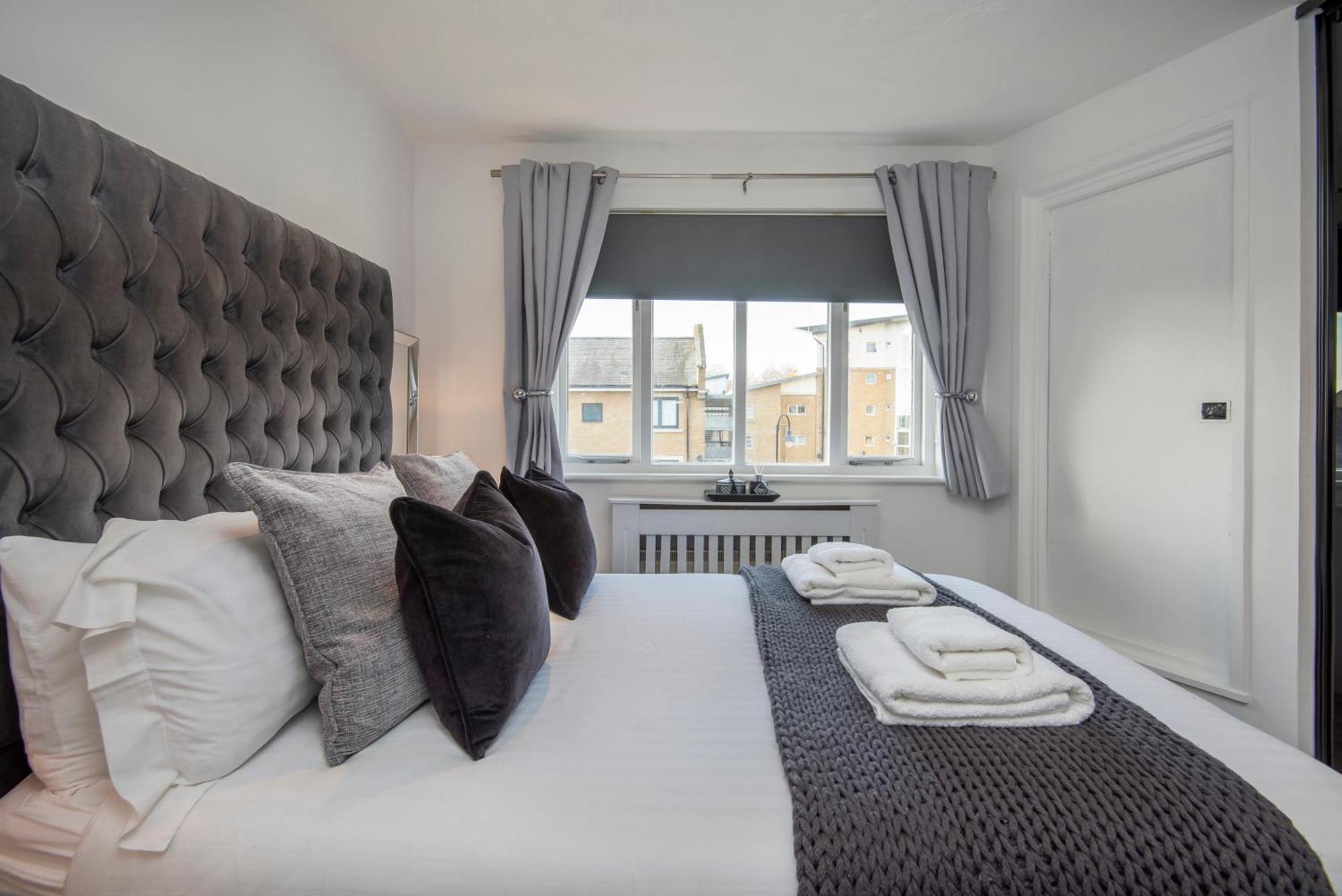 2 Bed Town House With Garden In Hackney, *