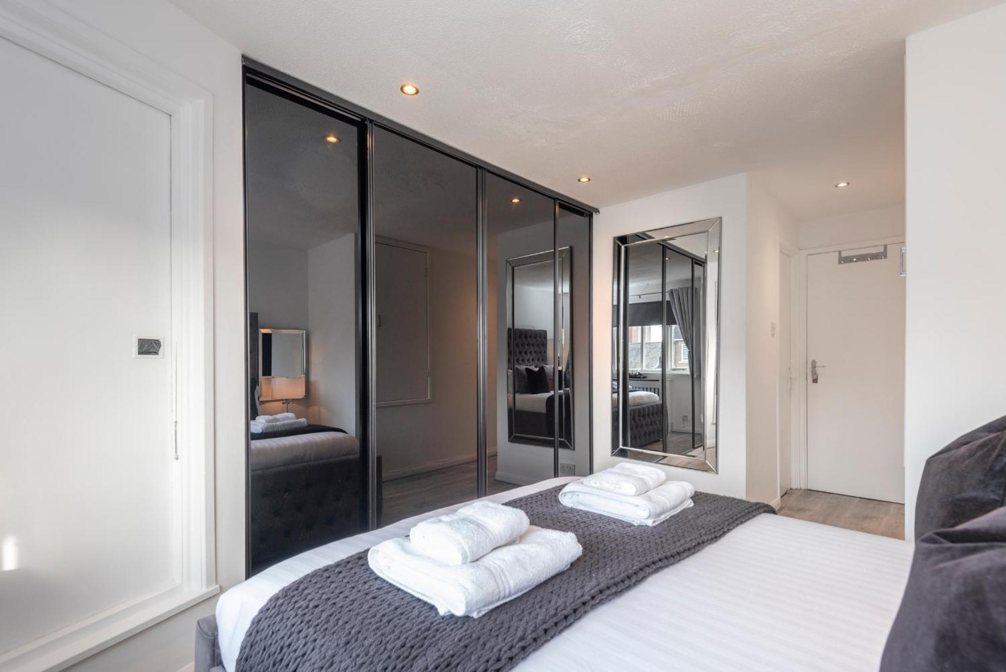 2 Bed Town House With Garden In Hackney,