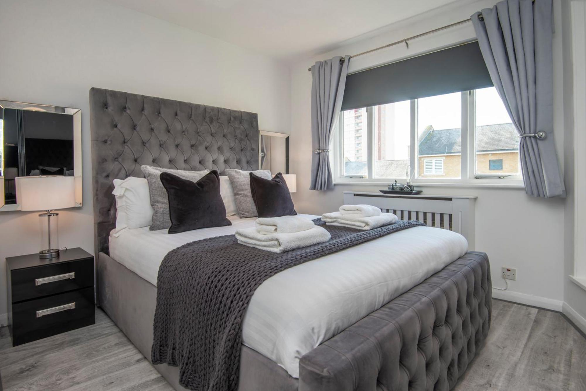 2 Bed Town House With Garden In Hackney,