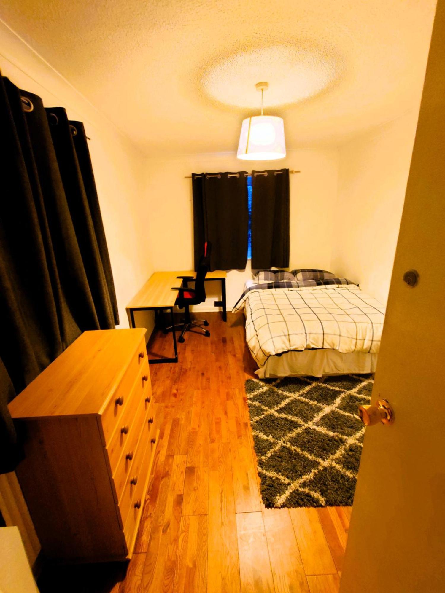Edwardian 4 Bedrooms With 4 Bathrooms Townhouse, Next To Underground, Accommodates 10 People Ferienhaus