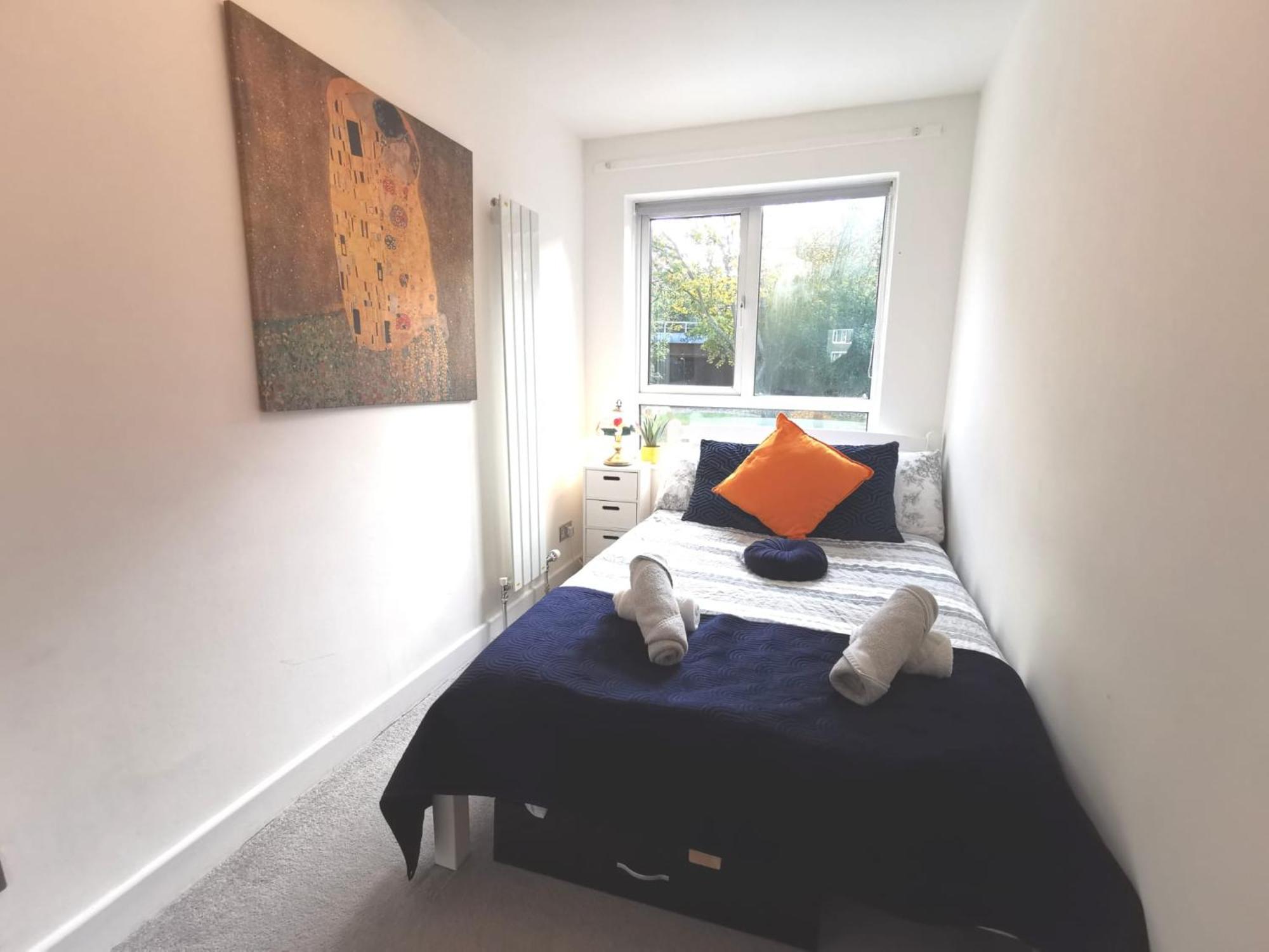 Free Parking - 4 Bed - 3 Bath - Sofa Bed - Digital Lock Entry Vakantiehuis *