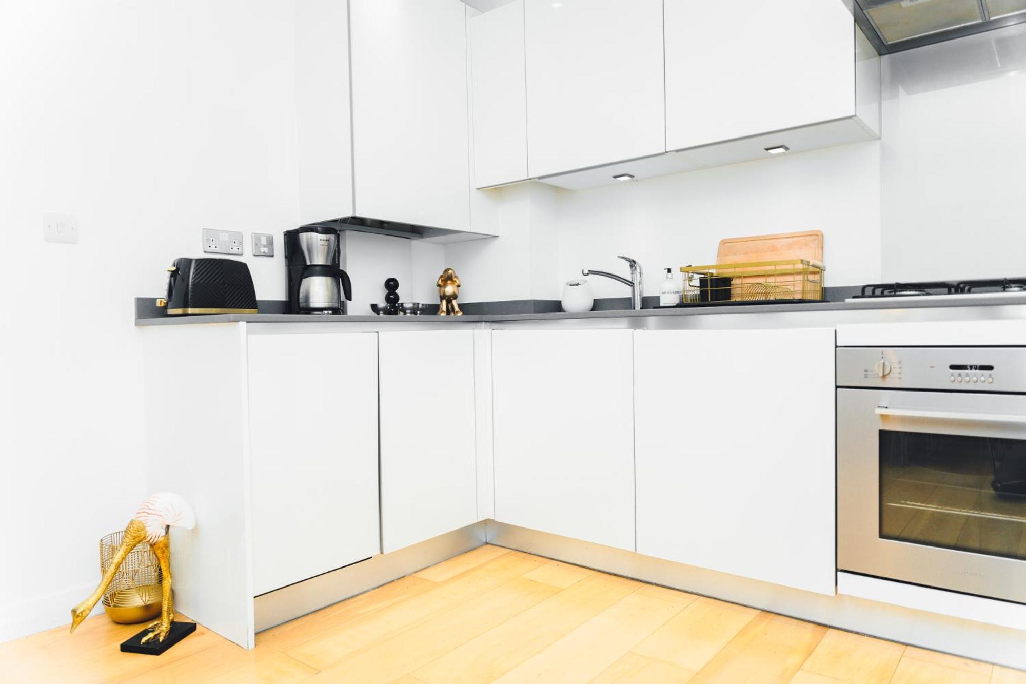 Unique Sky View -2 Bed London