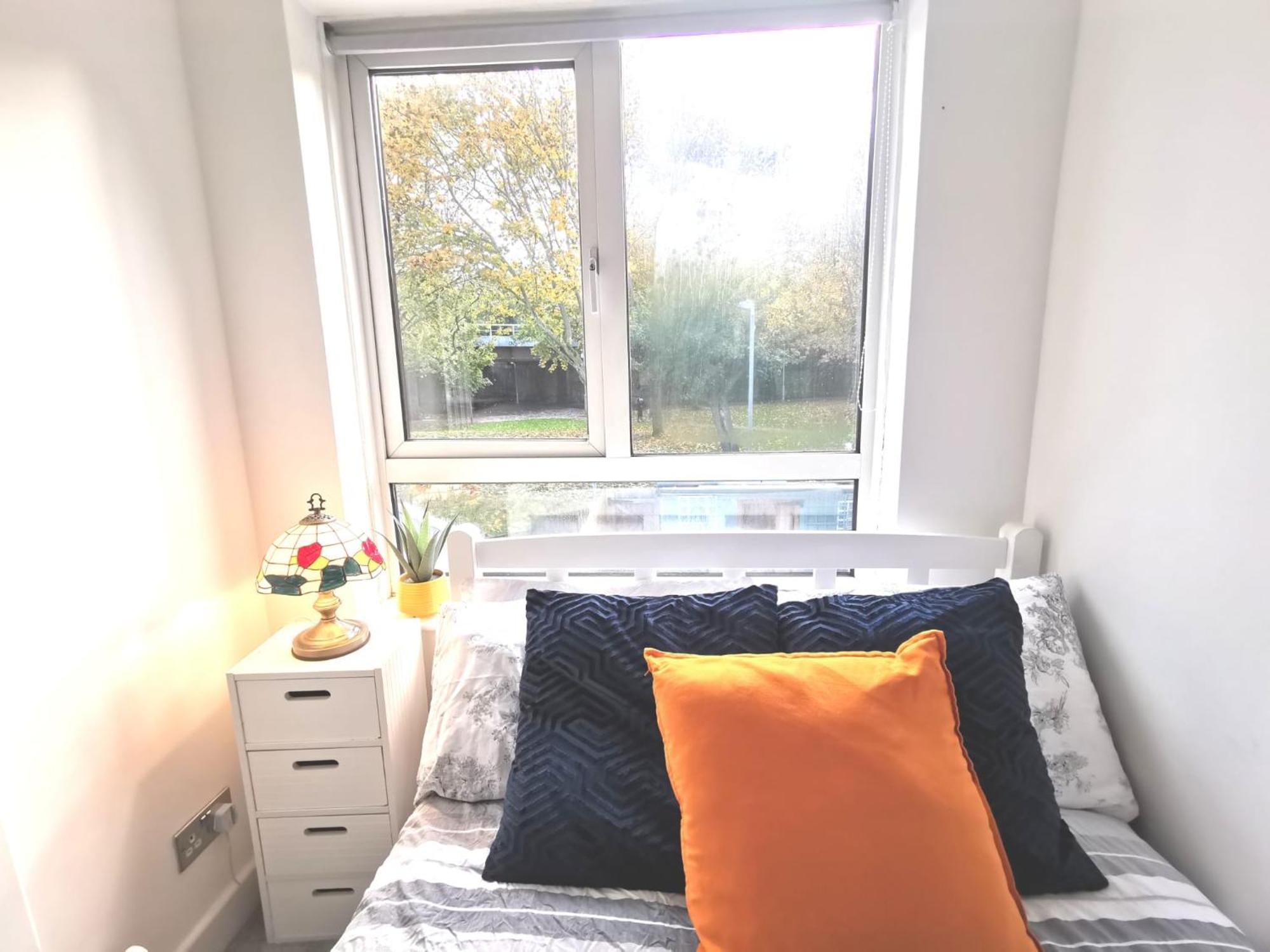 Free Parking - 4 Bed - 3 Bath - Sofa Bed - Digital Lock Entry Vakantiehuis *