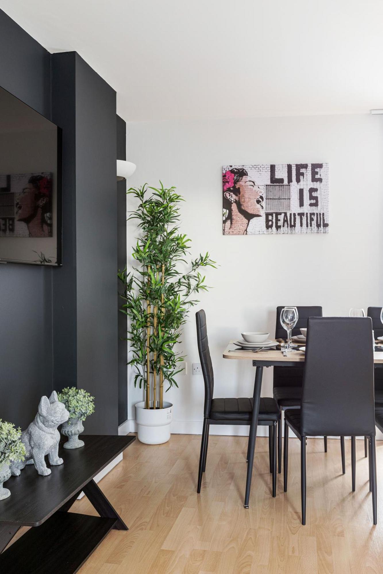 Apartment 2bed2bath Spacious Modern Near Csm London