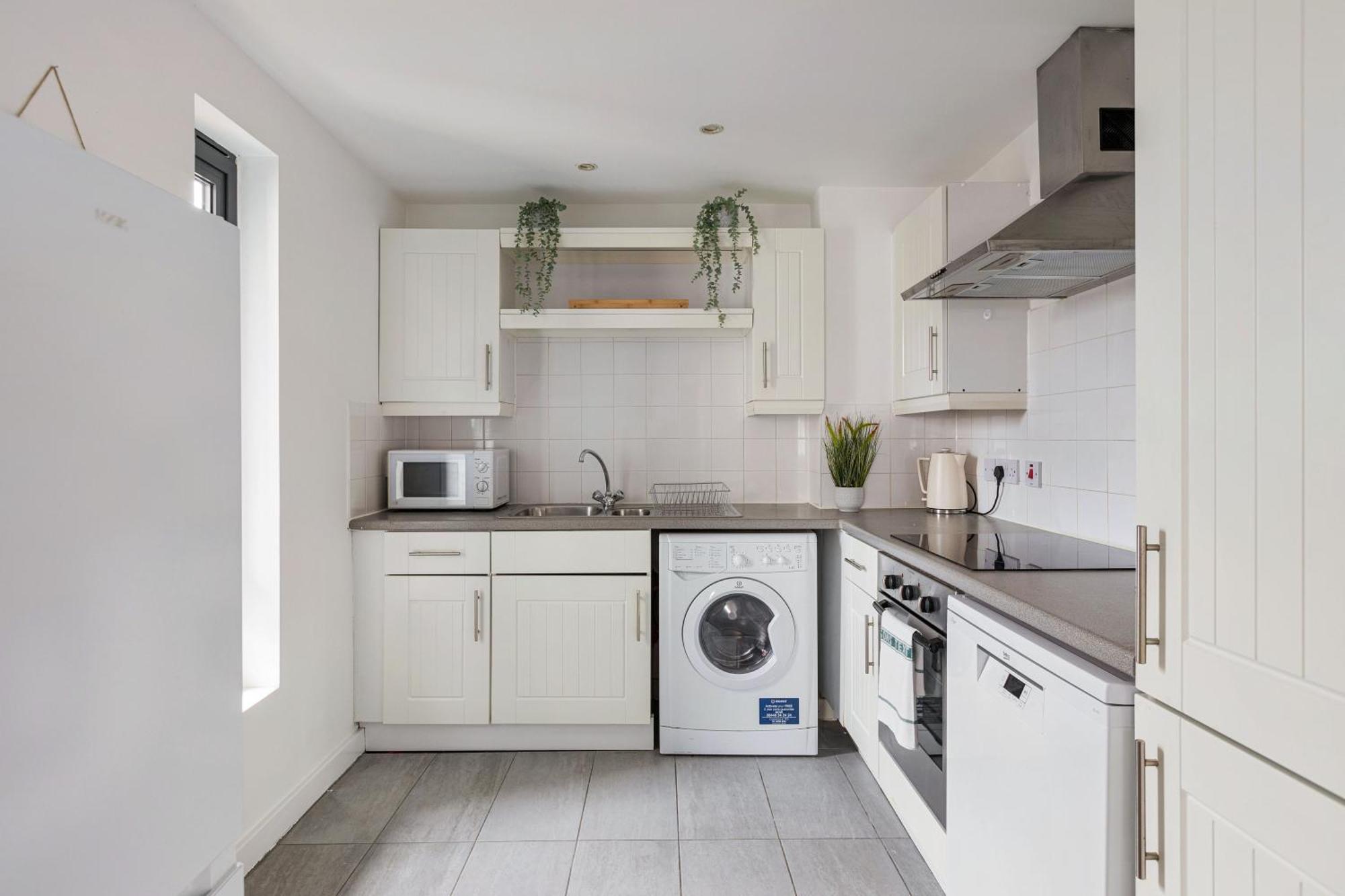 2bed2bath Spacious Modern Near Csm Apartment