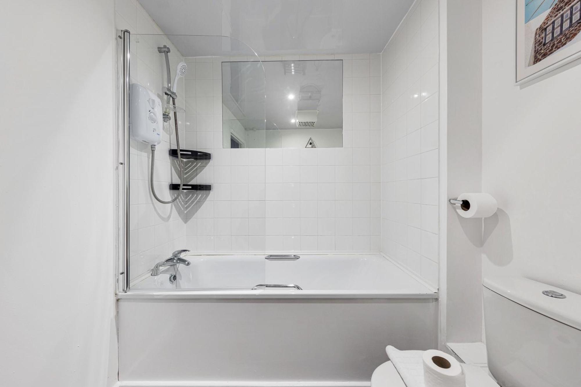 Apartment 2bed2bath Spacious Modern Near Csm London