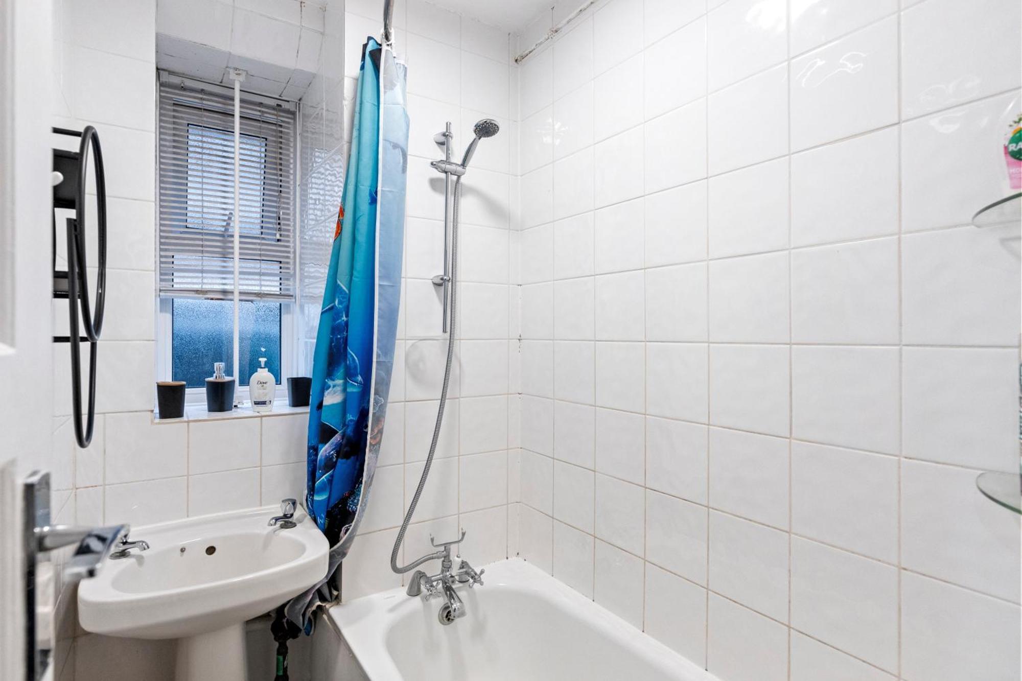 3 Bedroom Flat Near Finsbury Park, Manor House Station * London
