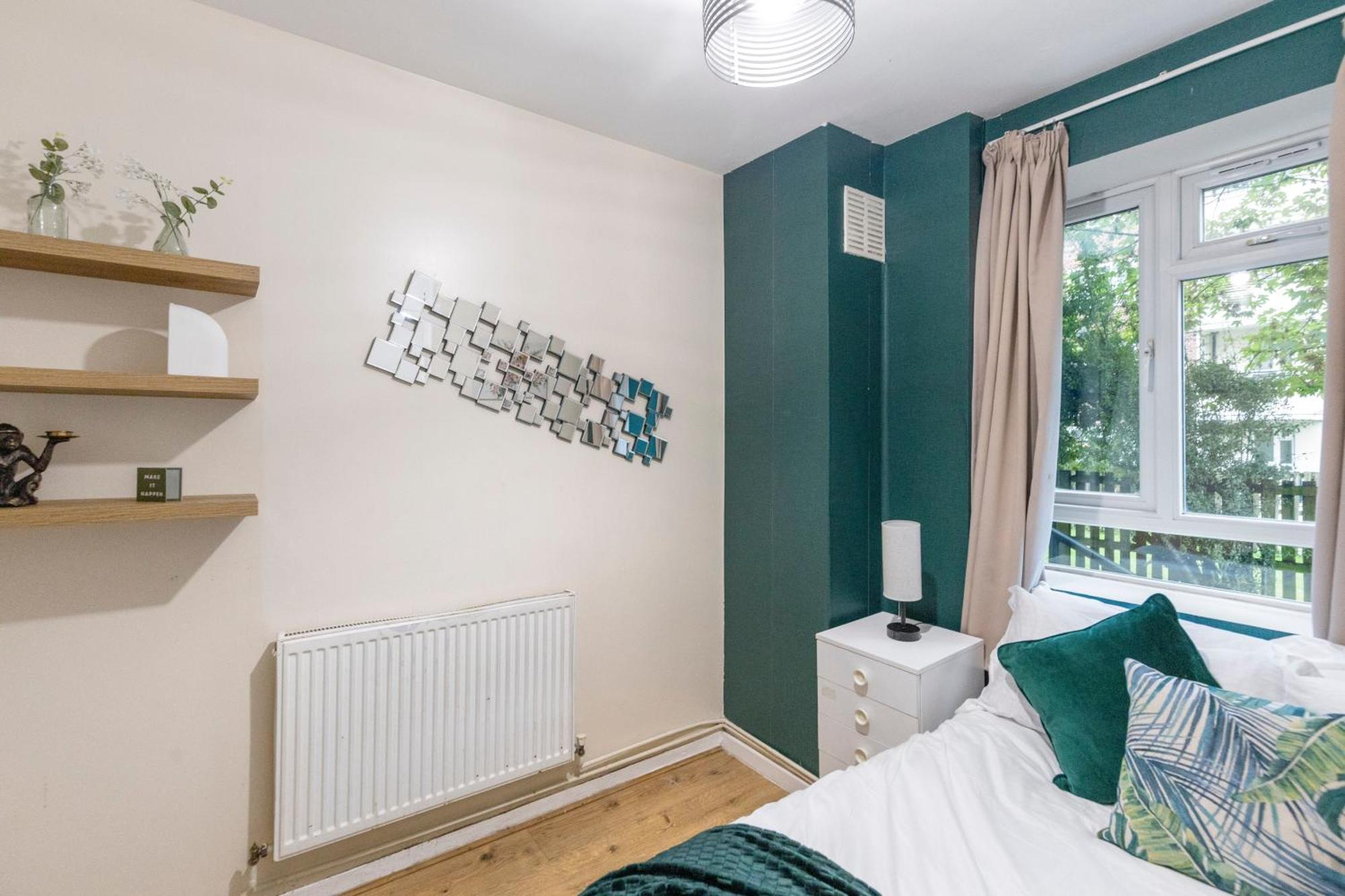 3 Bedroom Flat Near Finsbury Park, Manor House Station * London