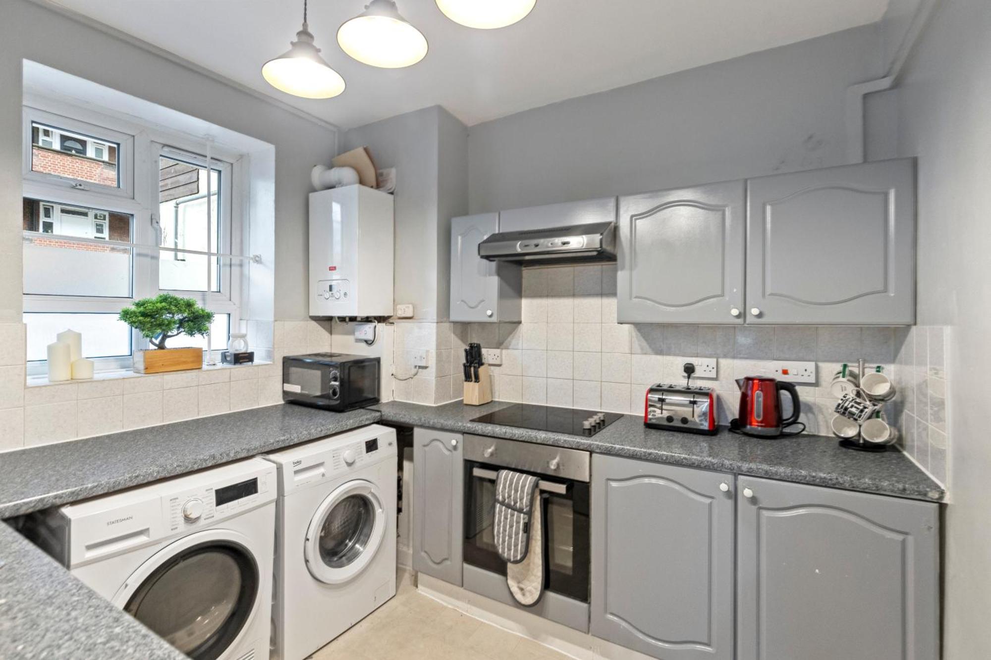 Apartment 3 Bedroom Flat Near Finsbury Park, Manor House Station